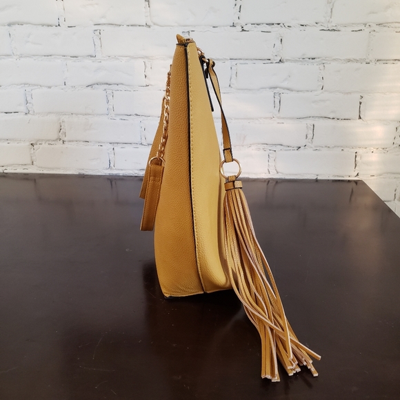 Ardene Large Yellow Tote Bag with Tassle - Picture 4 of 8